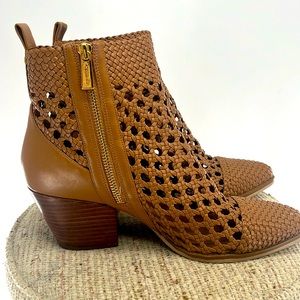 Michael kors. Agustine  woven Ankle boots color brown. Size 9 mint condition